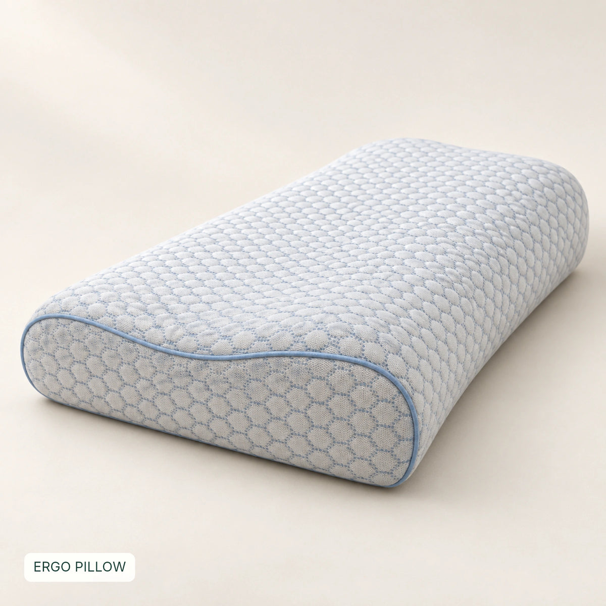 Das ERGO PILLOW mit flacher asymmetrischer Wellenkontur und feinem Wabenbezug